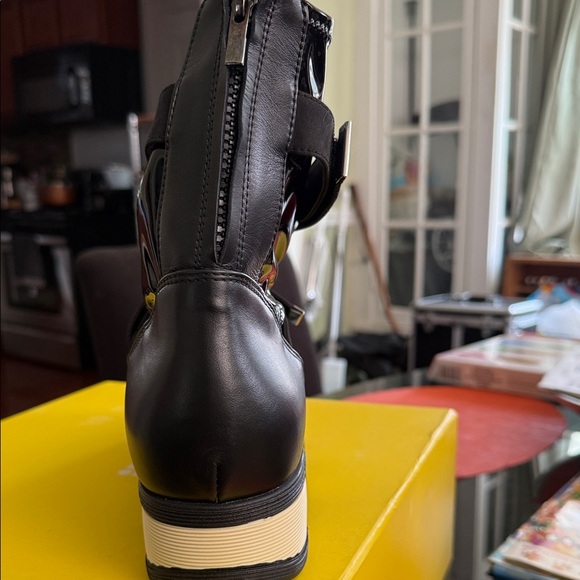 iRi Black Patent Leather Ankle Boots - Picture 3 of 5